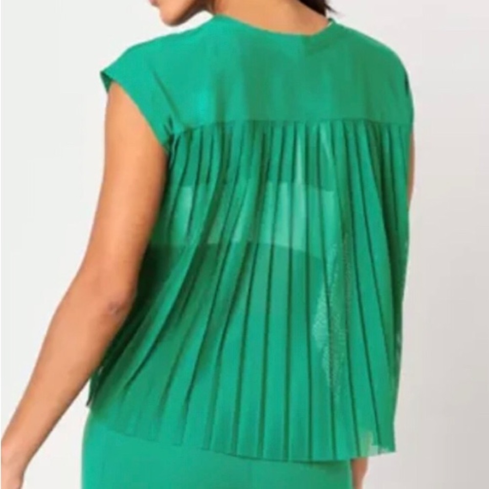 NEW Xersion Green Pleated Mesh Back Top